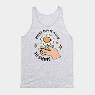 Every Day is A Day To Shine Retro Daisy Flower in Hands Tank Top